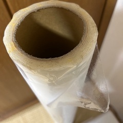 フィルムシールロール　養生シートなのかな？　粘着力の弱い剥がせるシールになっていますの画像