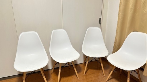 ダイニングテーブルと椅子セット