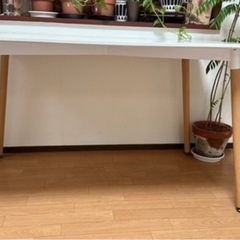 ダイニングテーブルと椅子セットの画像