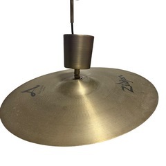 シンバル型、家具、照明器具、電気ライト、インテリアの画像