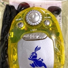 「ピョンちゃん　FM専用ラジオ」イエロー系・イヤホン付き・未開封・ミニ携帯ラジオ・ノベルティ・コレクションの画像