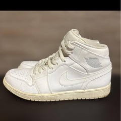 NIKE ナイキ　エアジョーダン1 MIDの画像