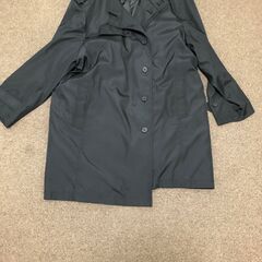 新品・未着用！超大きいサイズ７Ｌのシングルトレンチコート黒の画像
