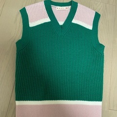 UNIQLOベスト・シャツの画像