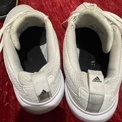adidas 体育館シューズ 23cm　白×黒ラインの画像