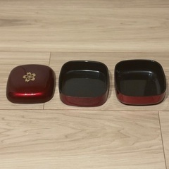 【あげます】漆器 ミニ重箱 赤色 3段 小物入れの画像