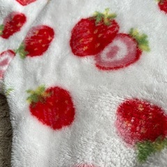 【サイズ90】パジャマ　いちご柄　フリースの画像