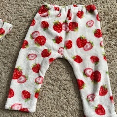 【サイズ90】パジャマ　いちご柄　フリースの画像