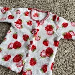 【サイズ90】パジャマ　いちご柄　フリースの画像