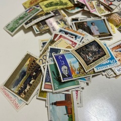 使用済みの切手の画像