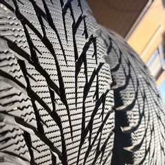 【NOKIAN／ハッカペリッタR2】185/60R15 スタッドレス＋ホイール4本セット（多治見受け渡し可）の画像