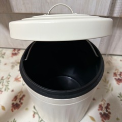 オムツ処理ゴミ箱の画像