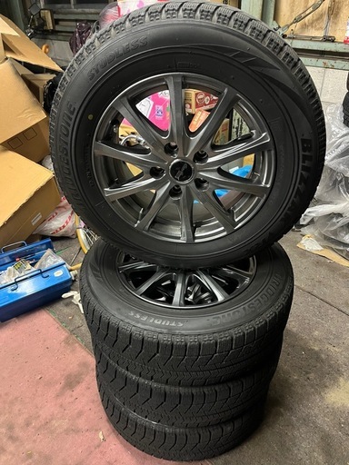 スタッドレスタイヤ　ノア　ヴォクシー　エスクァイア