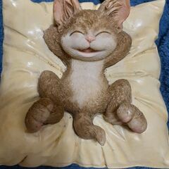 ブランドねこちゃん？のぬいぐるみと置物セット！の画像