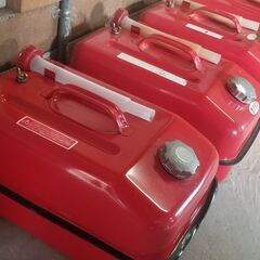 中古★ガソリン携行缶　容量20L   4個まとめての画像