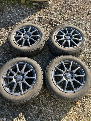 スタッドレスタイヤ　205 60 R16　5穴