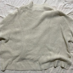 白ニットの画像