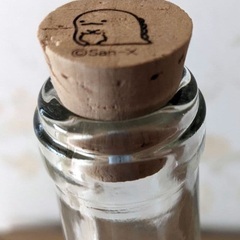 すみっコぐらしプライズ非売品　しろくま　ねこ　ぺんぎん？　とんかつ　とかげ　ワインボトルデキャンタ　ジュースポットの画像