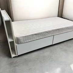引出し付き　シングルベッド　マットレス付きの画像