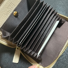 本革！未使用！折り財布ベージュの画像