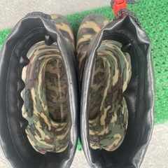 子供用長靴　22センチ　半年ほど使用。迷彩柄の画像