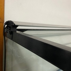 水槽と水槽置きの棚の画像