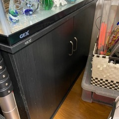 水槽と水槽置きの棚の画像