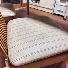 (お話中)飛騨産業イス2脚付き ダイニングテーブルセットの画像
