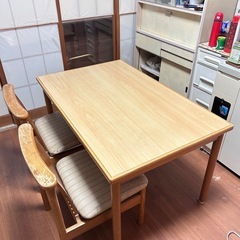 (お話中)飛騨産業イス2脚付き ダイニングテーブルセットの画像