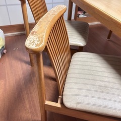 (お話中)飛騨産業イス2脚付き ダイニングテーブルセットの画像