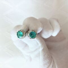 高級 グリーンストーン ピアス フラワーモチーフの画像