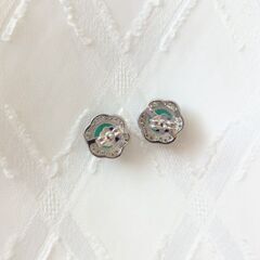 高級 グリーンストーン ピアス フラワーモチーフの画像