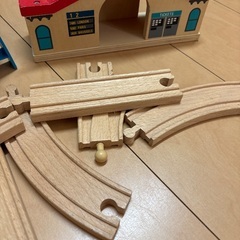 ブリオ 木製レールと電車の画像