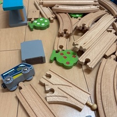 ブリオ 木製レールと電車の画像