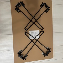 折りたたみ式テーブルの画像