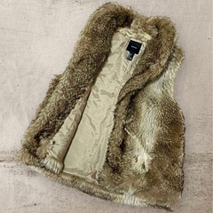 Forever21 フォーエバー21 フェイクファー ベスト Lの画像