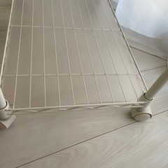 キャスター付きラックの画像