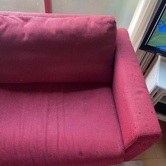 赤いソファ差し上げます　の画像