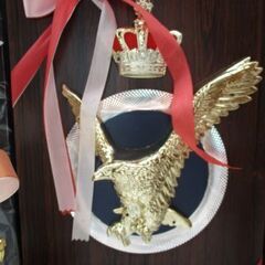 盾とトロフィーまとめて６つ　盾3枚　トロフィー３本　野球・陸上・鳩レース・ゲーム？・ボーリングの画像