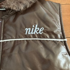 NIKE ベストの画像