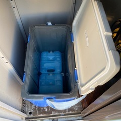 クーラーボックス　
釣り用具 引き取り限定です。の画像