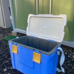 クーラーボックス　
釣り用具 引き取り限定です。の画像