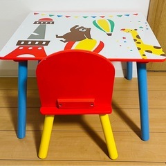キッズ用テーブルと椅子の画像