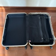 【自宅まで引き取れる方】スーツケース　の画像
