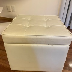 白　椅子の画像