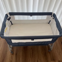 折りたたみ　移動式　ベビーベッドの画像