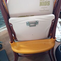 無料　ベビーチェア　テーブル付の画像