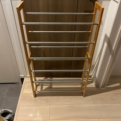 シンプルなシューズラックの画像