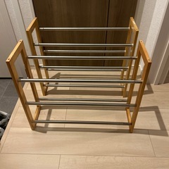 シンプルなシューズラックの画像