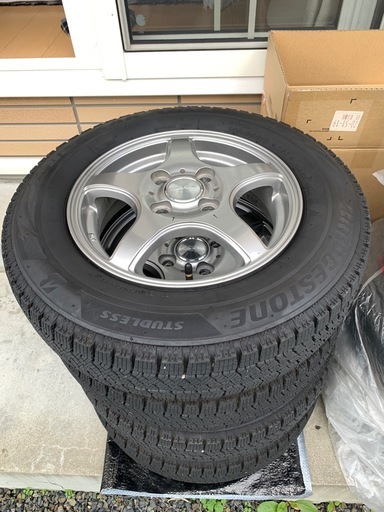 (引き取り完了)スタッドレス
タイヤ